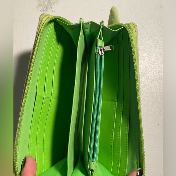 Baby Yoda fuzzy bifold zipper wallet - Picture 3 of 3